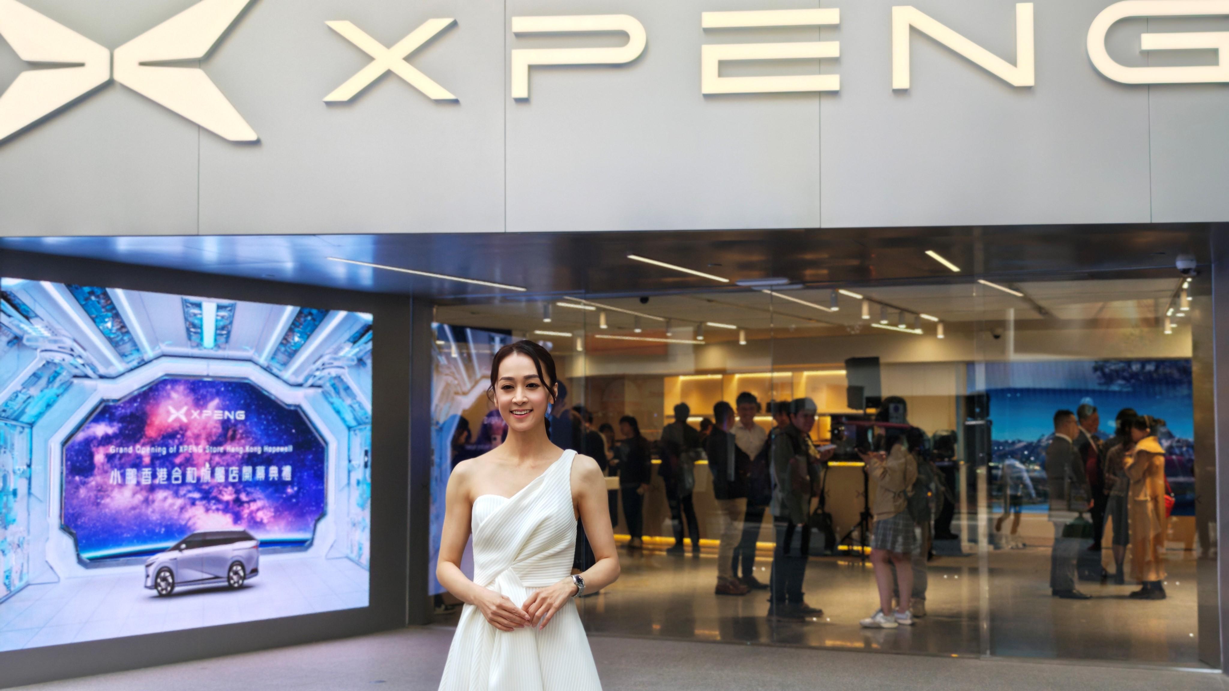 XPENG小鵬香港合和旗艦店開幕　首次展出充電樁及小鵬機器人