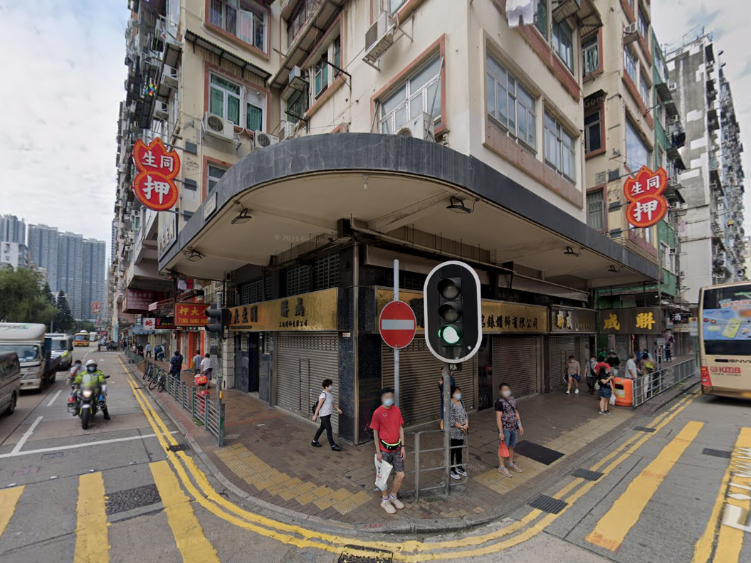 深水埗錶行男子扮客睇貨，掠15萬元勞力士後逃逸。(Google街景截圖)