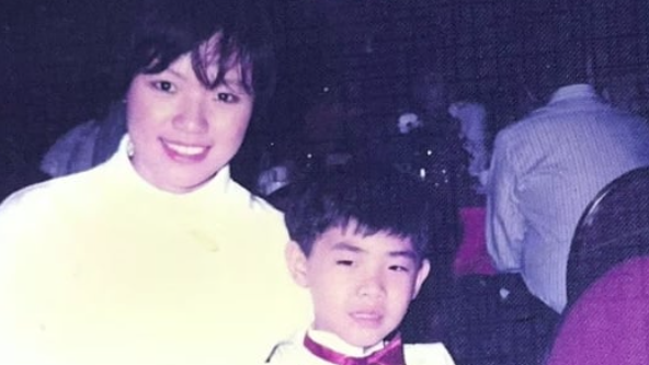 宋傳獻在手術後約一年半首次與救命恩人見面。(互聯網)