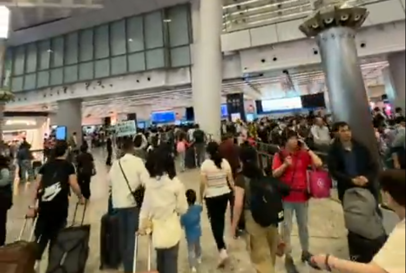 高鐵西九龍站堆滿離港人士。(網上圖片)