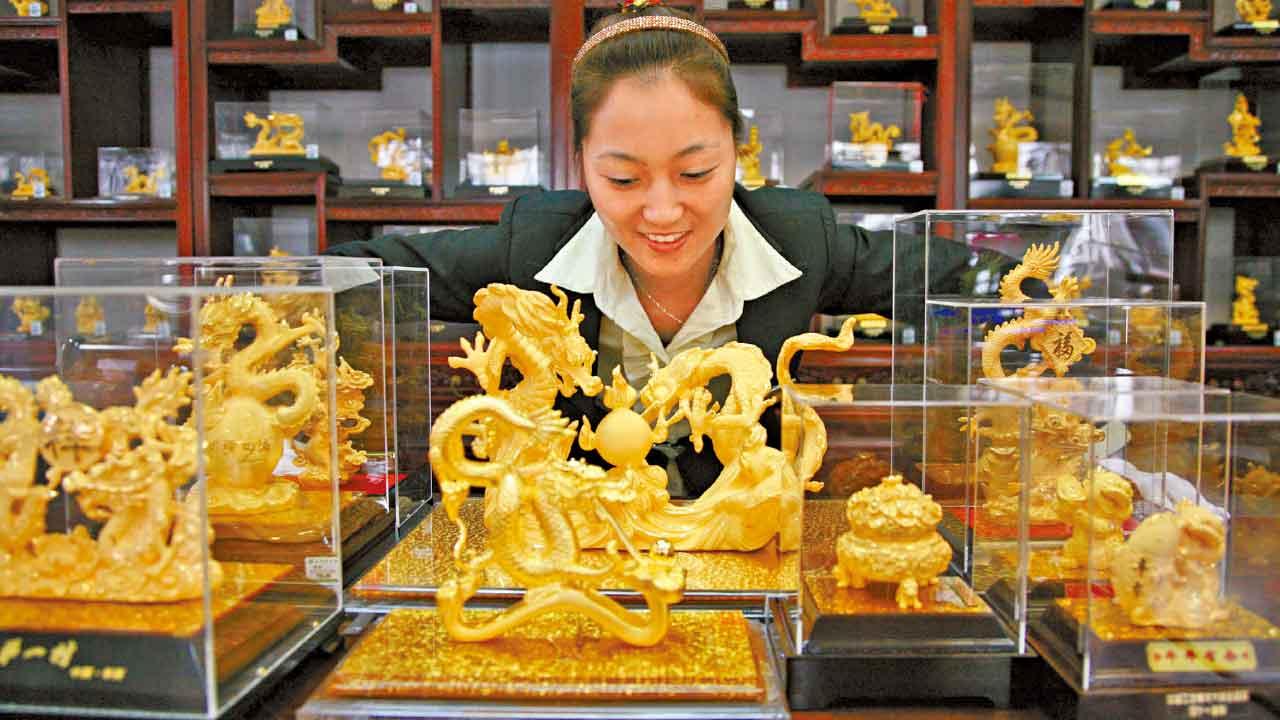 飾金每両3.7萬 黃金首破3400美元 今年漲三成