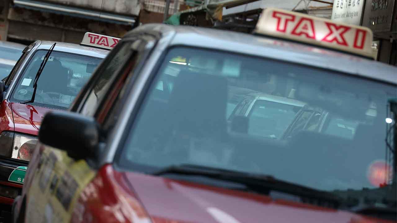 牌價十年蒸發456萬 業界憂低處未算低 綠的跌破200萬 紅的僅值267萬