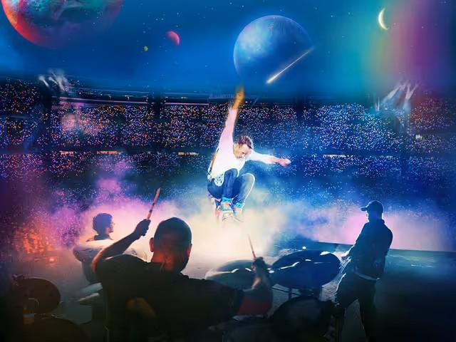 Coldplay演唱會首次允觀眾攜600毫升以下塑膠樽或杯入場。(Cityline截圖)