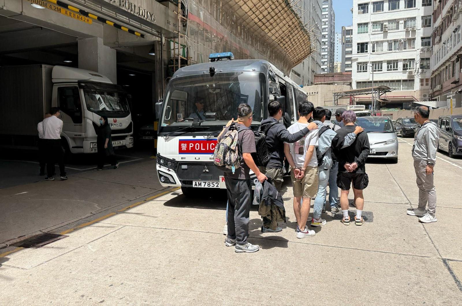 O記搗兩工廈「外圍」網香港基地拘14人，涉洗黑錢4900萬。