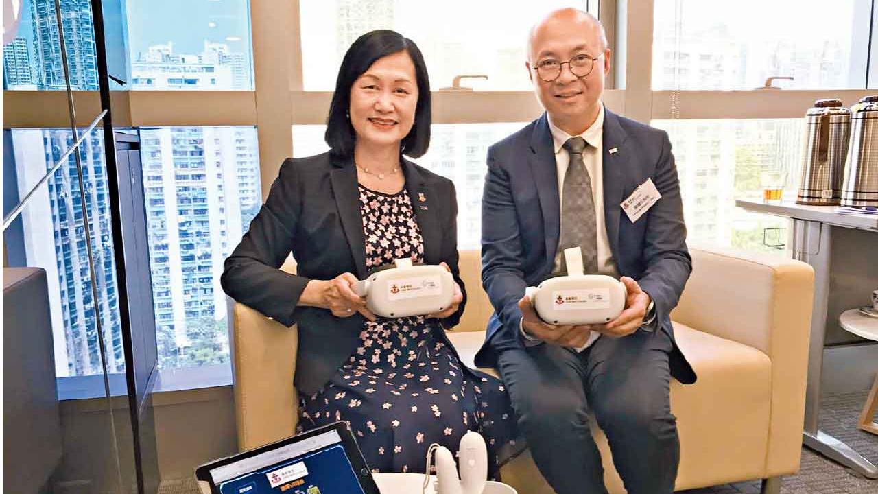 研沉浸式共融VR軟件助長者「走出去」 東華學院︰有效促進精神健康