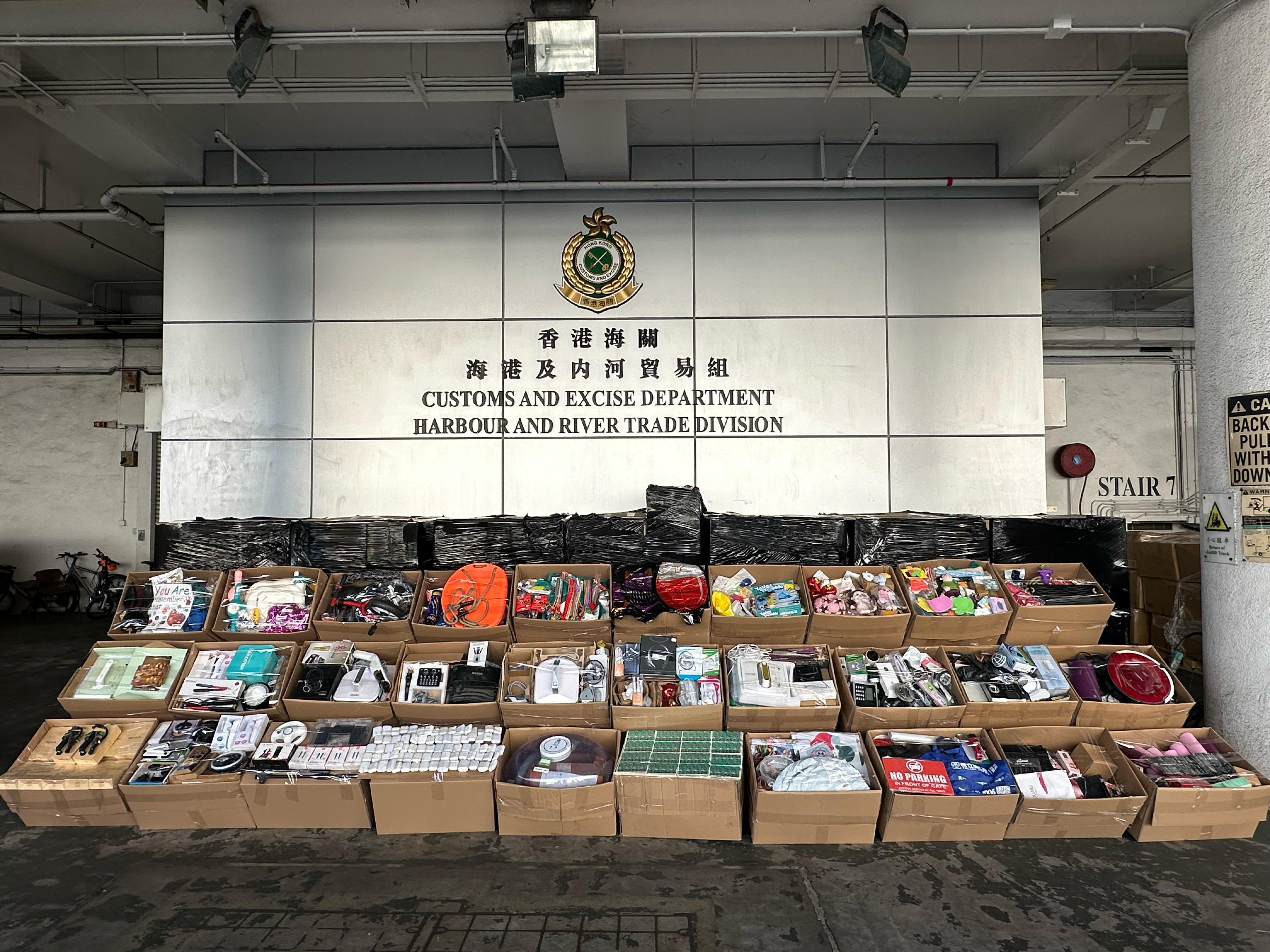 圖示於4月11日檢獲的懷疑走私物品。(政府新聞處)