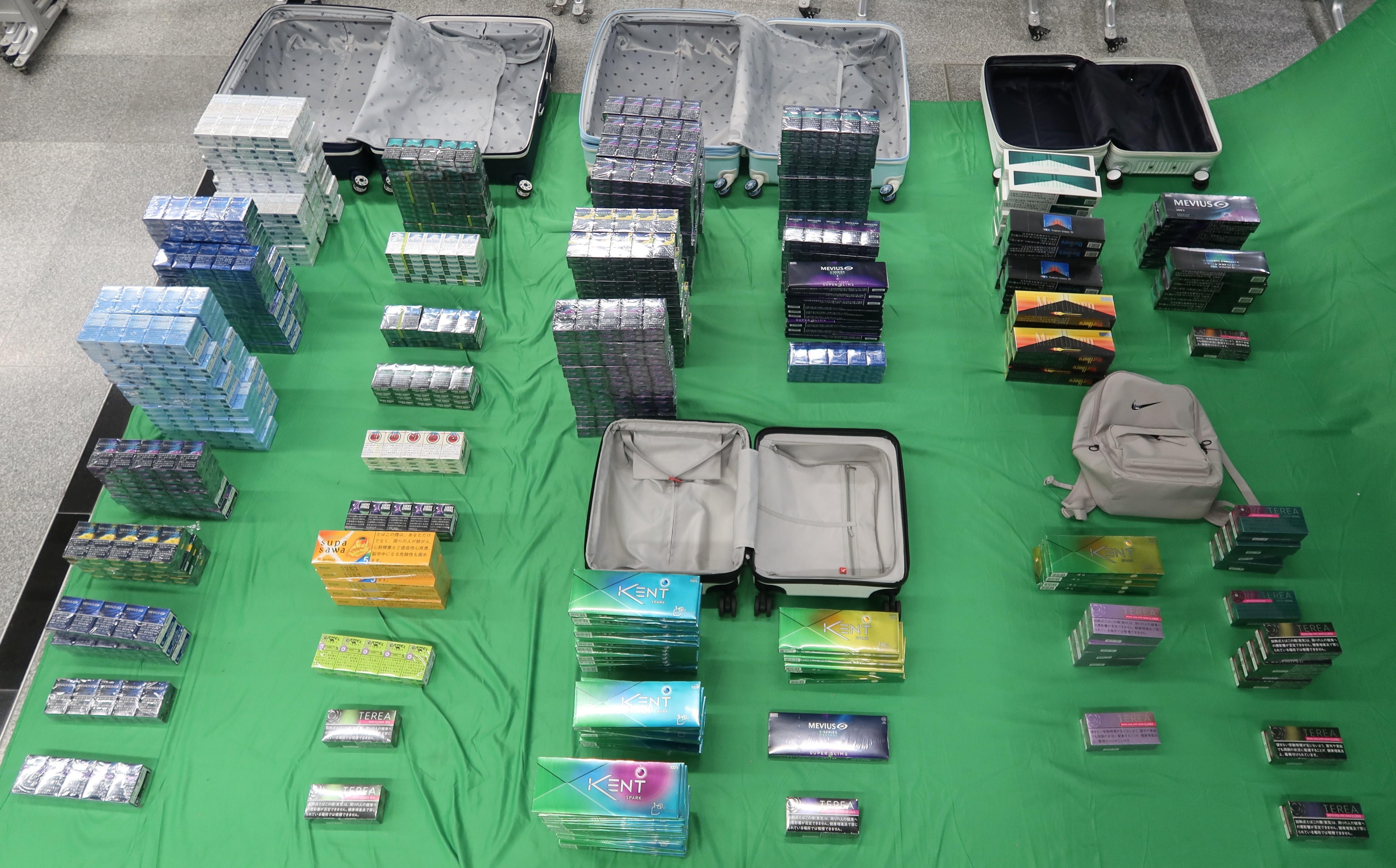 機場4旅客攜未完稅香煙及另類吸煙產品入境，判囚4至6個月。(政府新聞處)