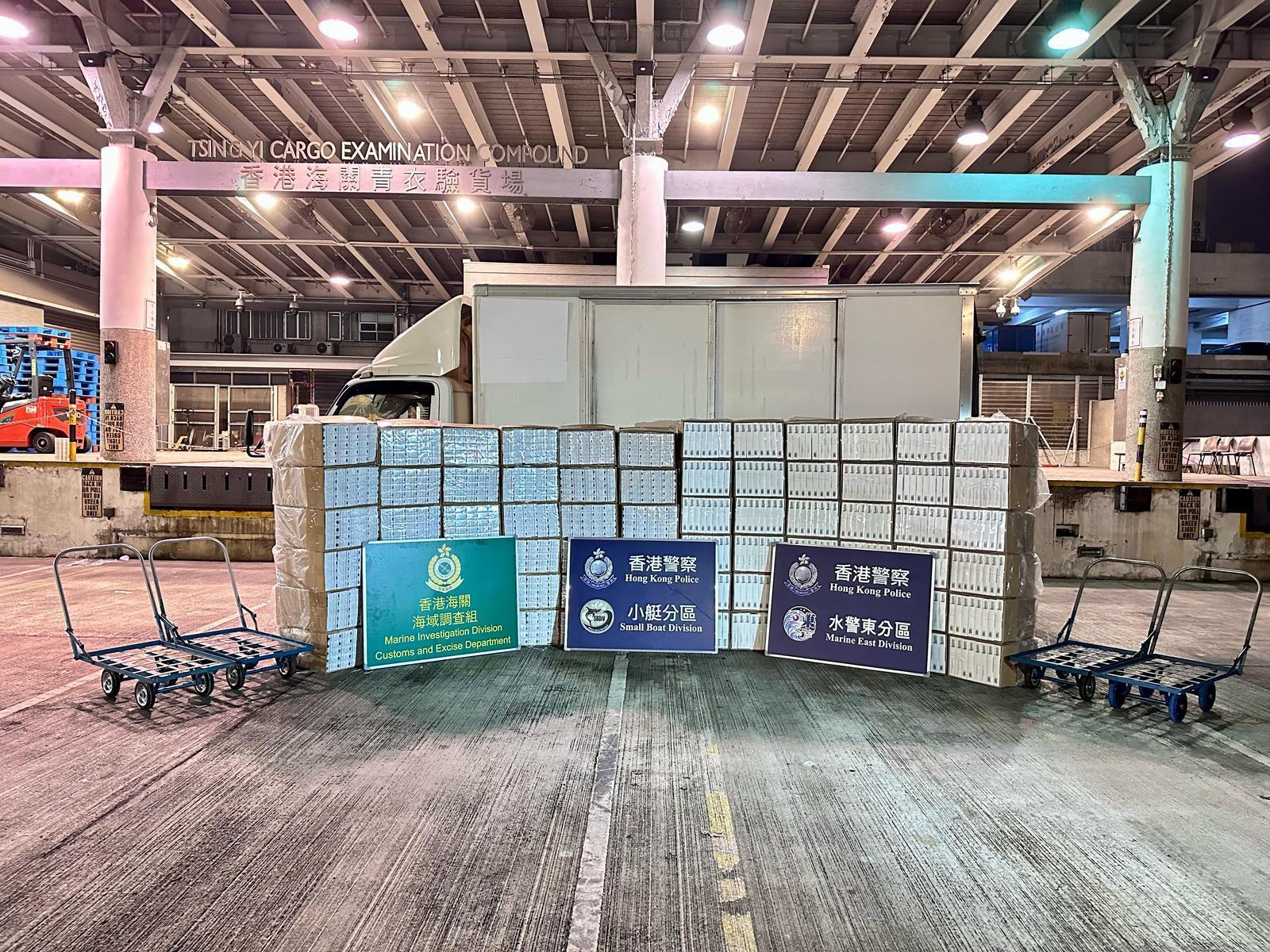 水警聯同海關連破兩宗走私案，檢8.8萬元私煙。(警方圖片)