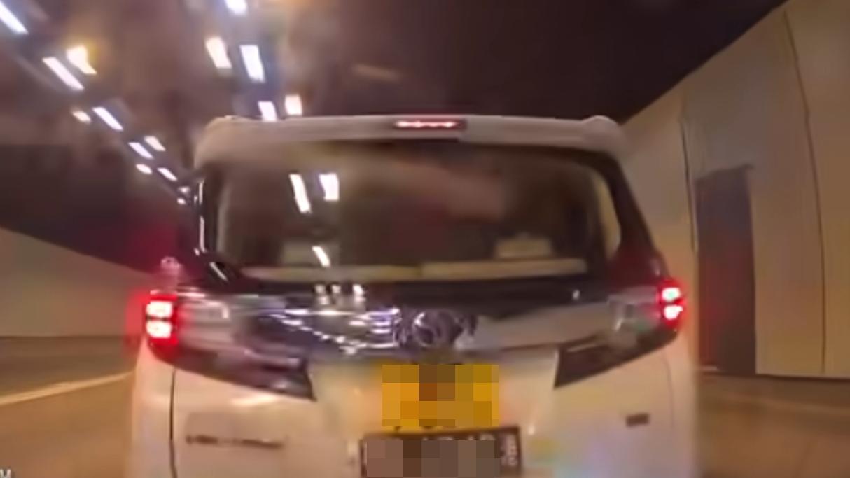 西隧發生串燒車禍。（fb「車cam L（香港群組）」截圖）