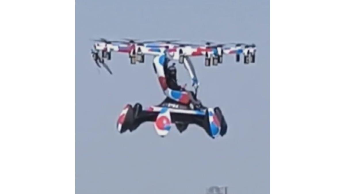 大阪世博會場展示的無人飛行器，一個蟡螺旋槳受損。(網上圖片)