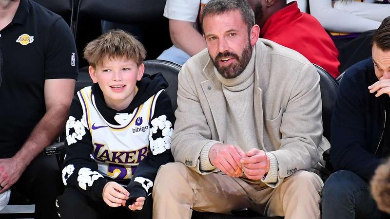 班艾弗力囝囝扭買4.6萬波鞋 阿班：買咗你就破產