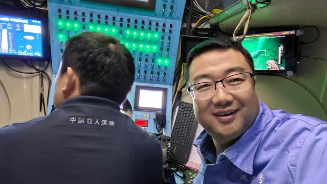 尚海龍跟隨「深海一號」及「蛟龍號」出海