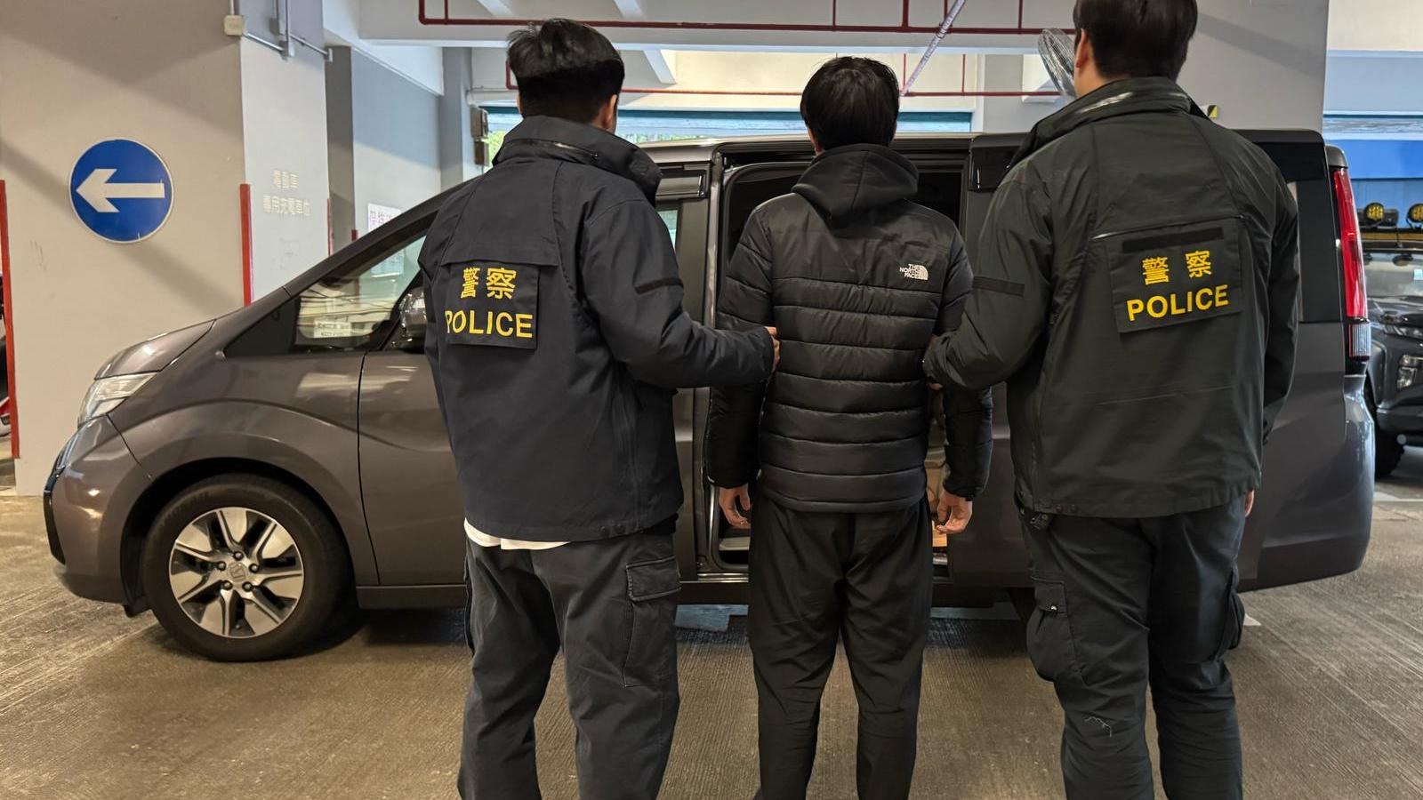 警方拘捕3名男童。