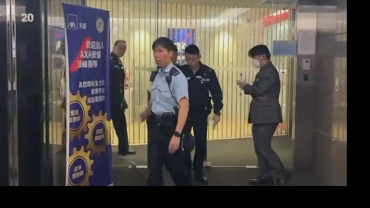 保險公司安盛位於銅鑼灣時代廣場的辦公室，懷疑有人爆竊。(無綫新聞畫面)