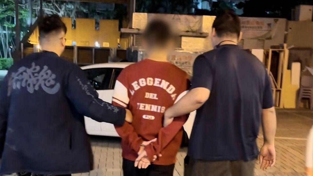 葵涌籃球場發生盜竊案，一名男子被捕。（警方圖片）