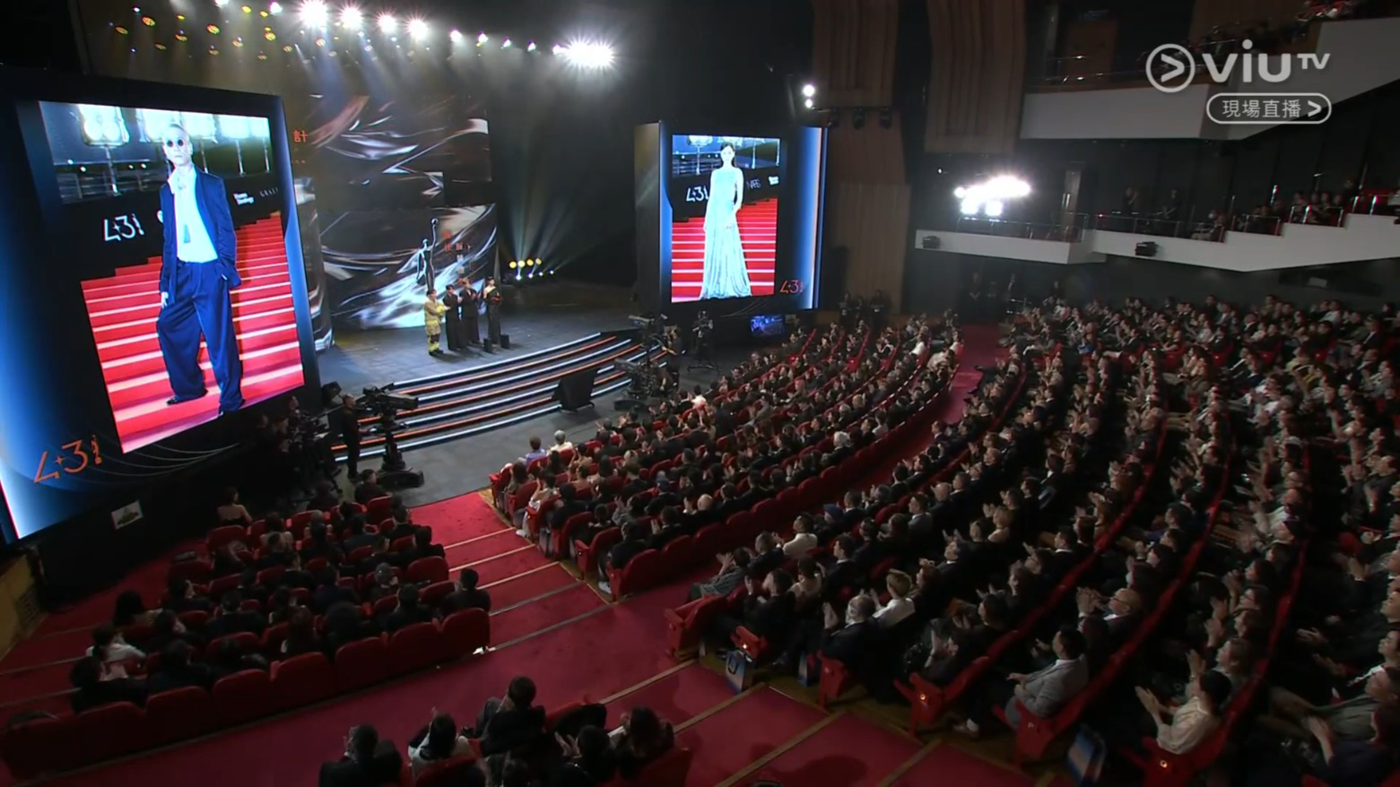 金像獎2025｜盧鎮業拎「最佳衣著獎」大會現蝦碌 螢幕出朱栢康照片