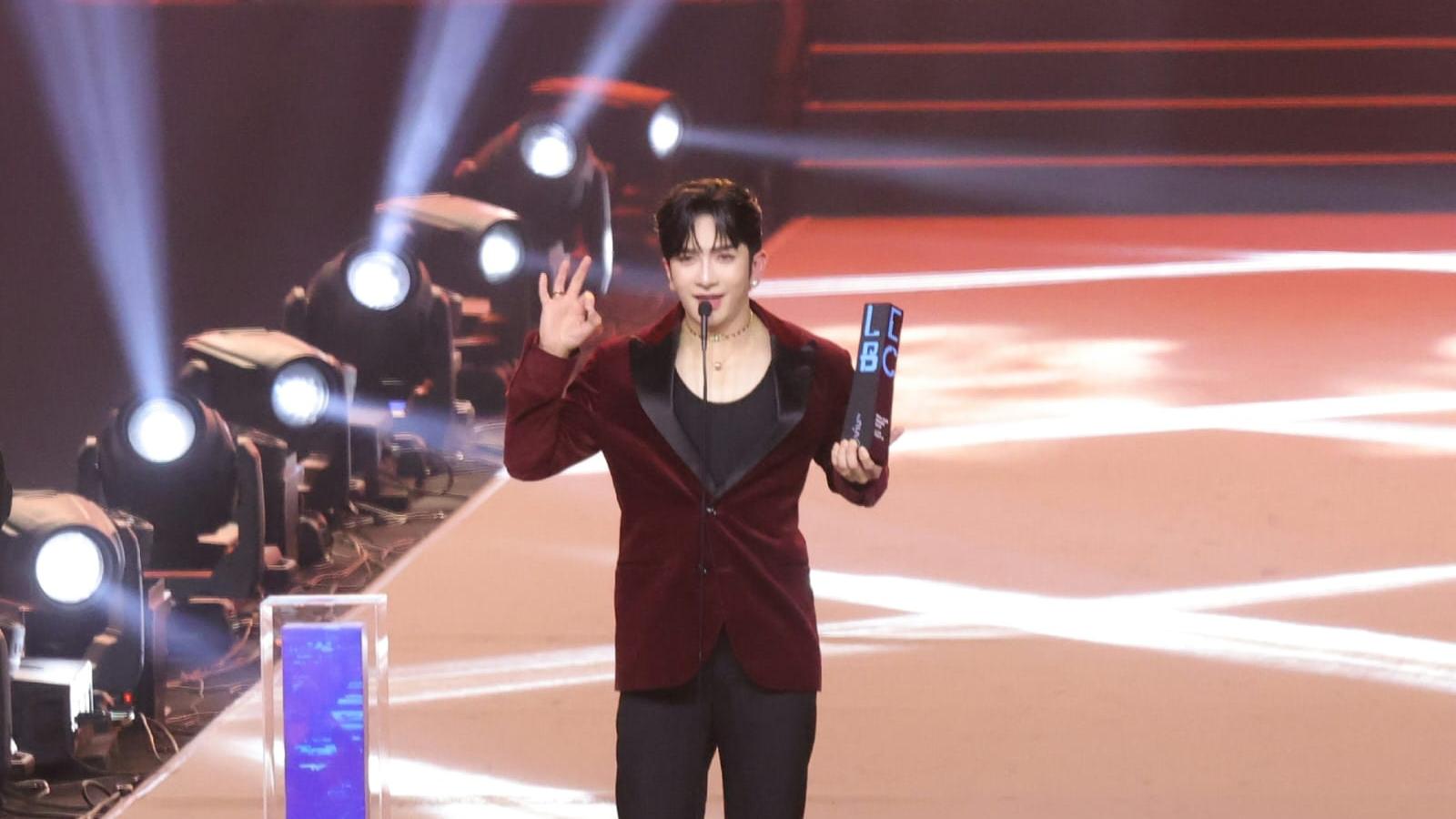 Chill Club頒獎禮2025｜MIRROR三子包辦男歌手獎項 Anson Lo力壓姜濤拎金