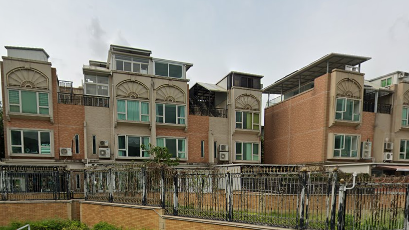 元朗四季名園雙號屋升值近3球沽出，由中港商人以市價938.8萬元承接。