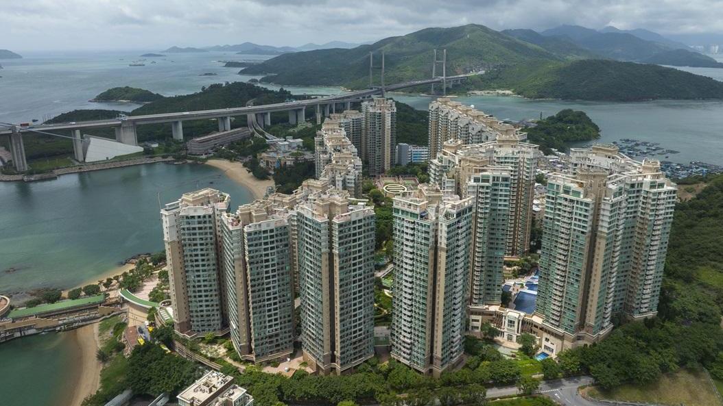 近日股市波動，馬灣珀麗灣有業主自動調低叫價，並有逾10萬元議價空間。