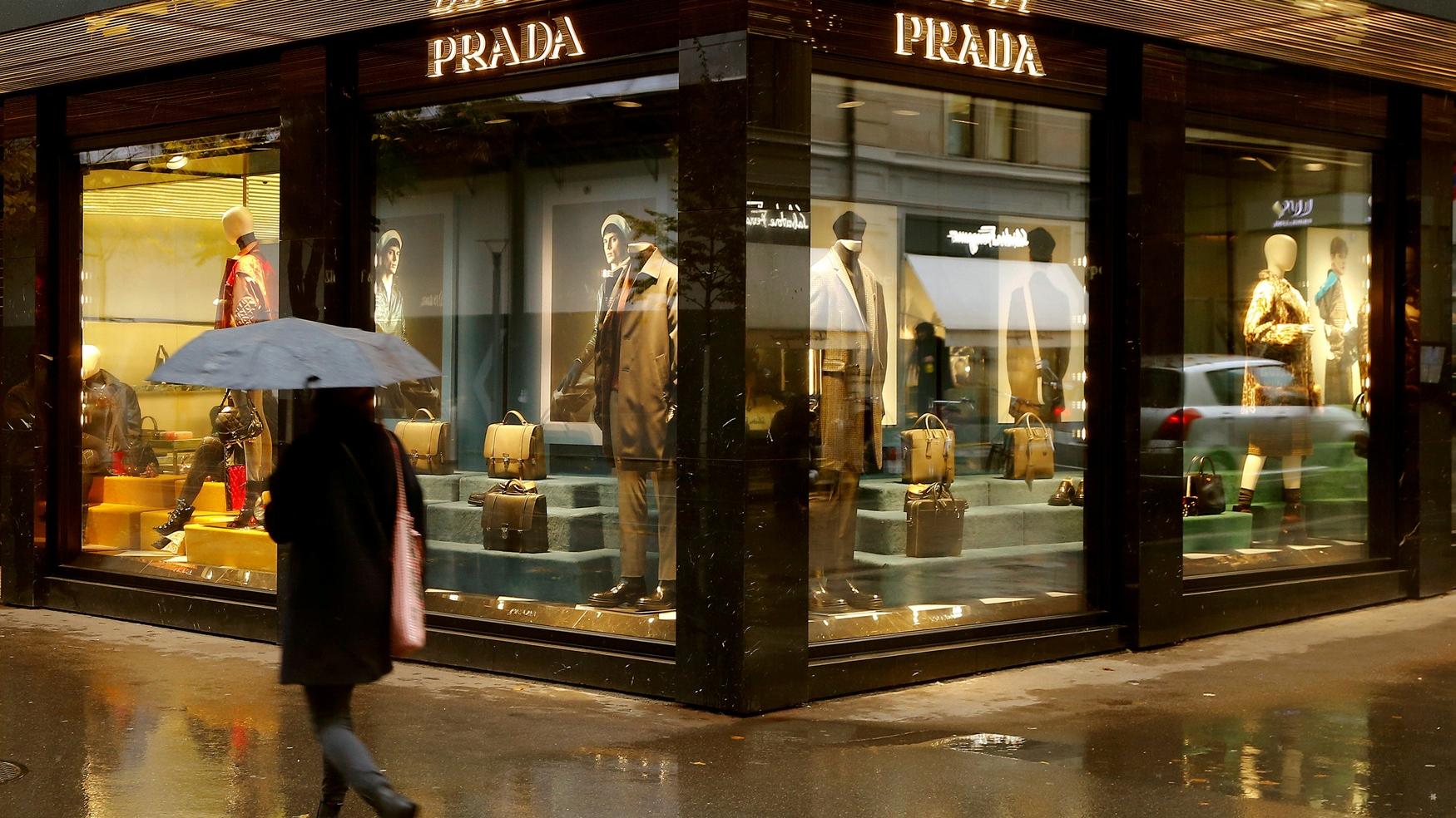 普拉達斥107億收購Versace