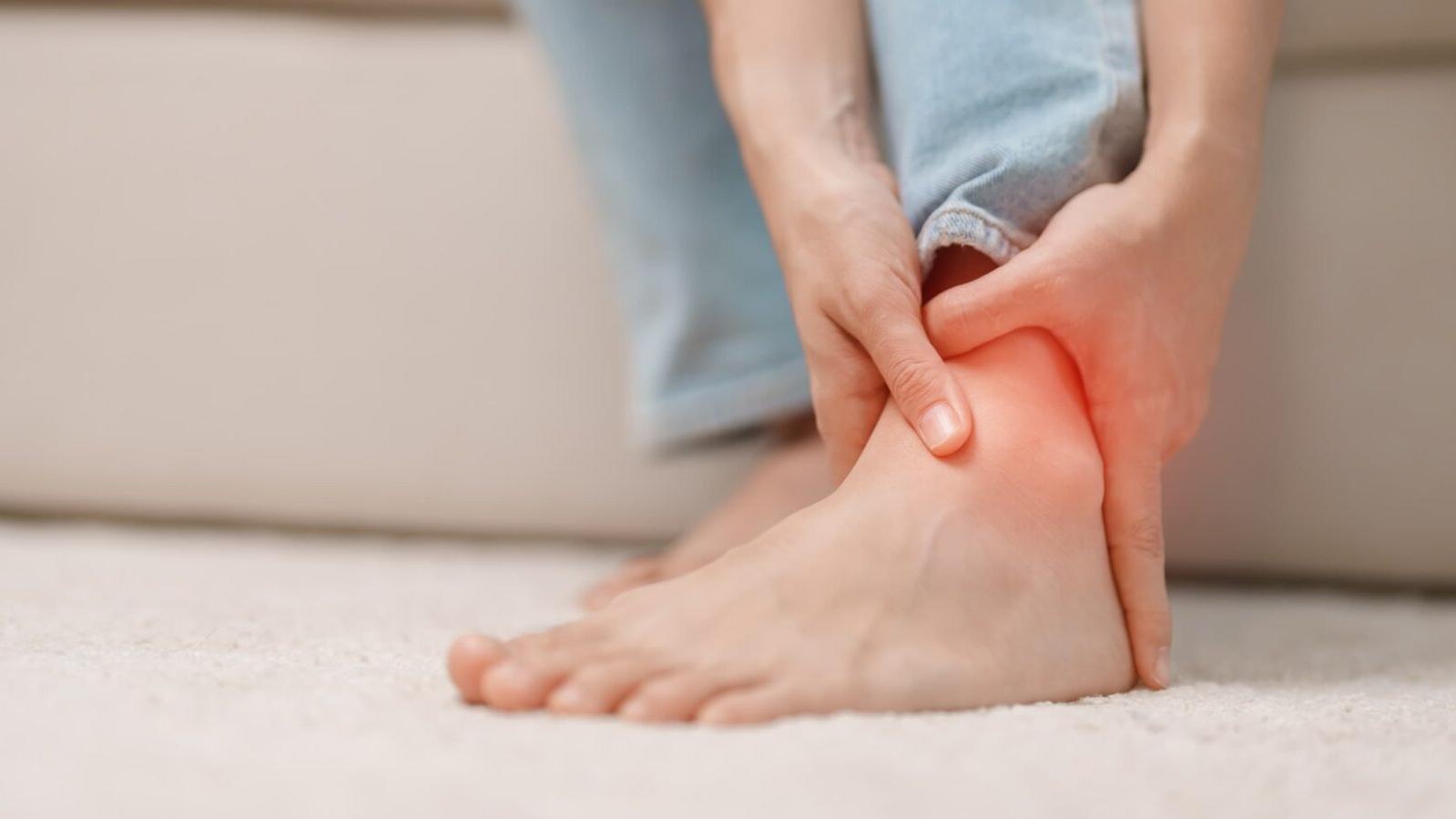 寒冷天氣導致肌肉繃緊、關節僵硬，拉傷扭傷及舊傷復發的患者較往年增加一倍以上。