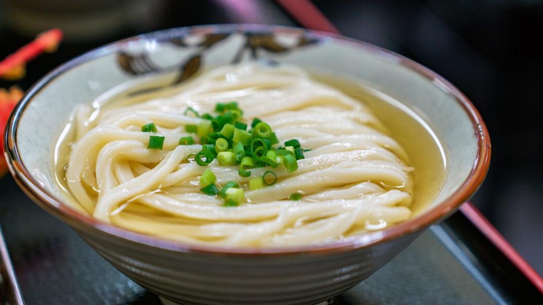 近期米價狂升，便宜烏冬「餵飽」不少日本人。(互聯網)