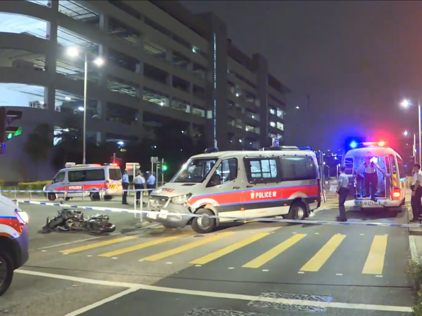土瓜灣兩賊偷電單車，男子棄女伴飆車兩公里落網。(有線新聞截圖)