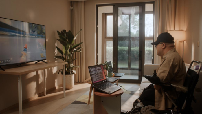 全國首例！侵入式腦機介面臨床試驗 失四肢者用「腦力」玩馬里奧賽車