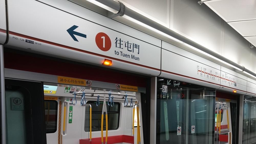 13歲女童港鐵車廂內疑遭非禮，68歲翁被捕。(資料圖片)