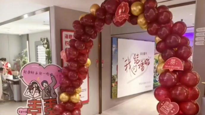 95後新人海底撈搞婚宴邀140人，帳單長2米僅花2.25萬元。(微博)