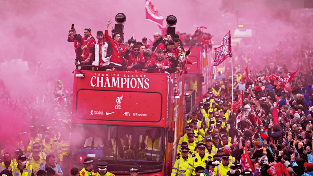 英超冠軍利物浦勝利巡遊 汽車撞球迷47傷