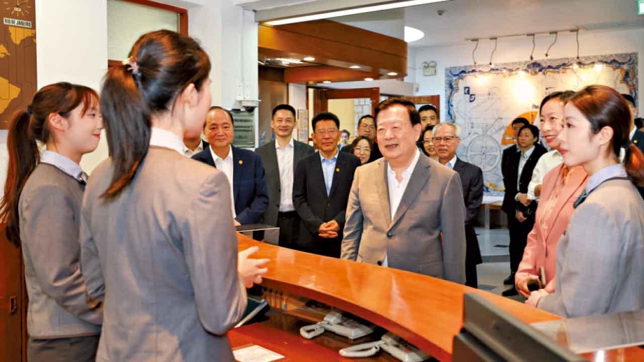 夏寶龍對港澳工商界企業家提4點希望  兩特區特首︰貫徹落實要求