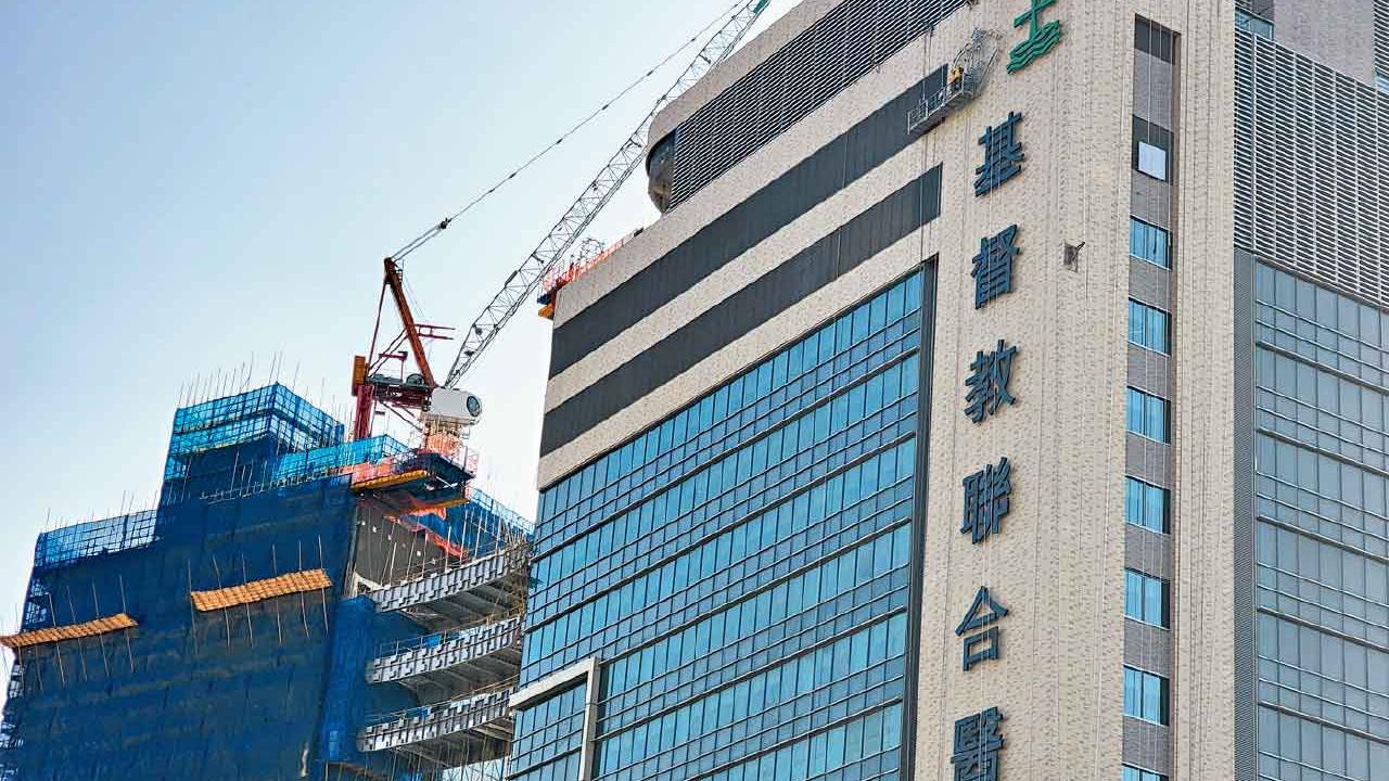 聯合醫院擴建工程延誤 年底分階段完成  盧寵茂：顧問和承建商表現不理想