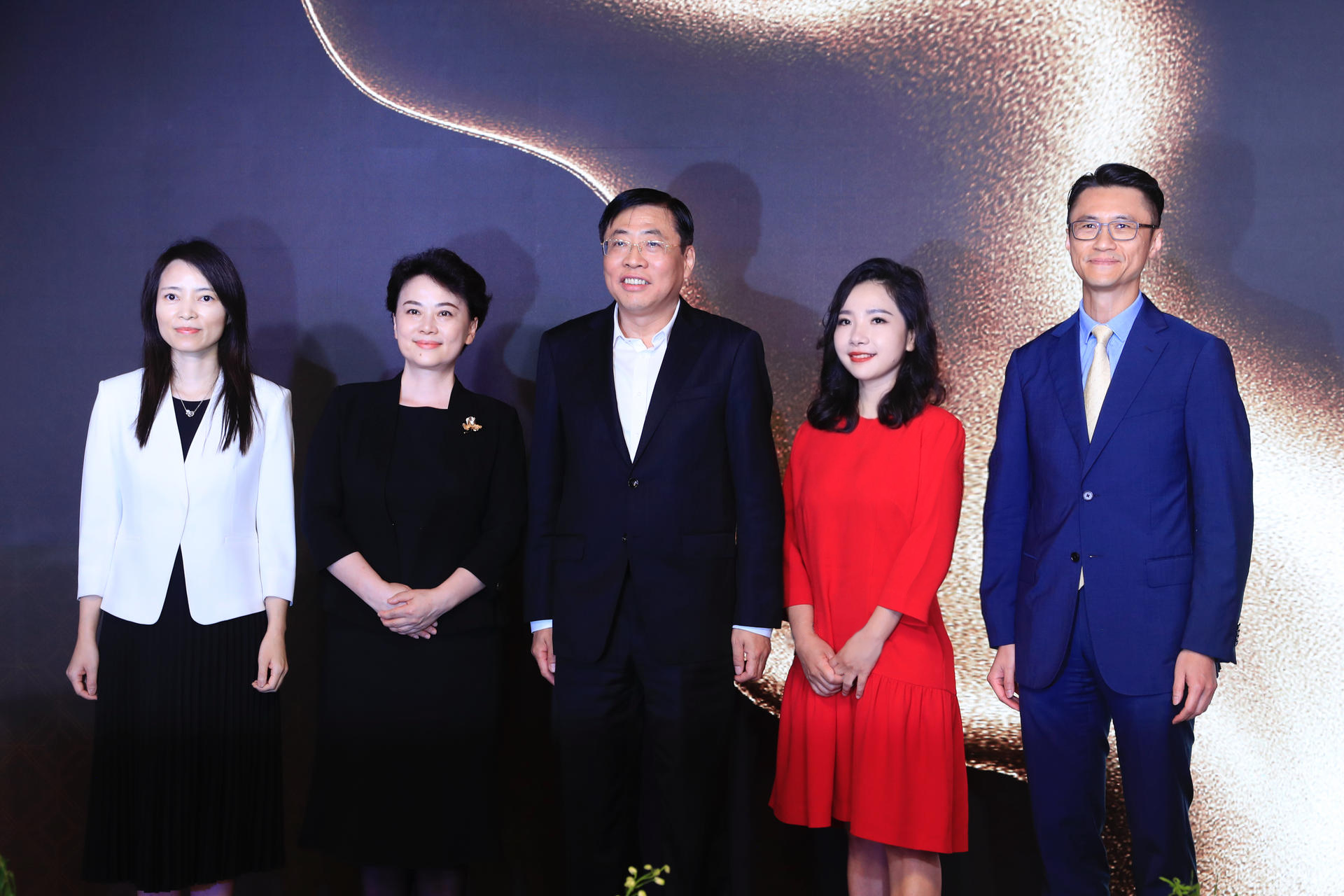 新世界物業銷售續增吸金近250億港元　達全年目標逾95%