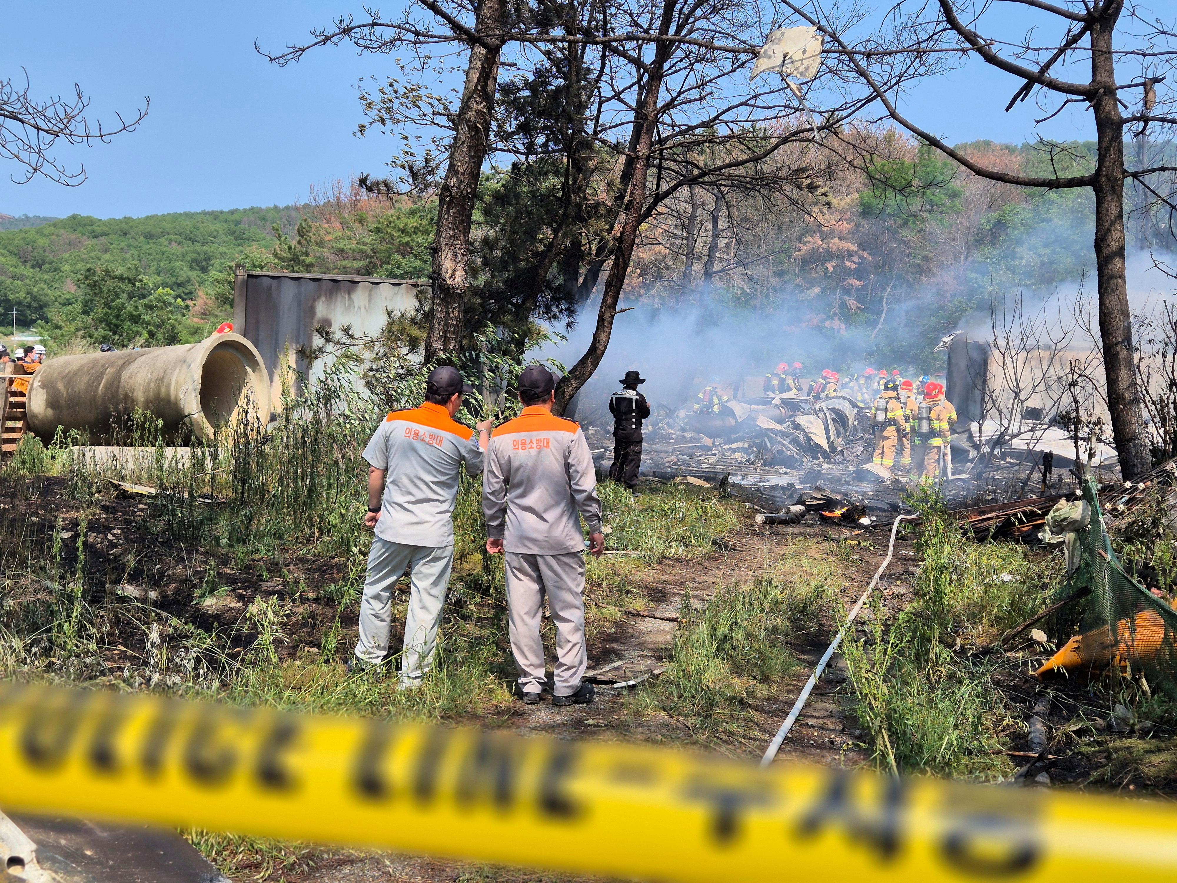 南韓海軍一架海上巡邏機在慶尚北道浦項市南區的山頭墜毀(路透社)