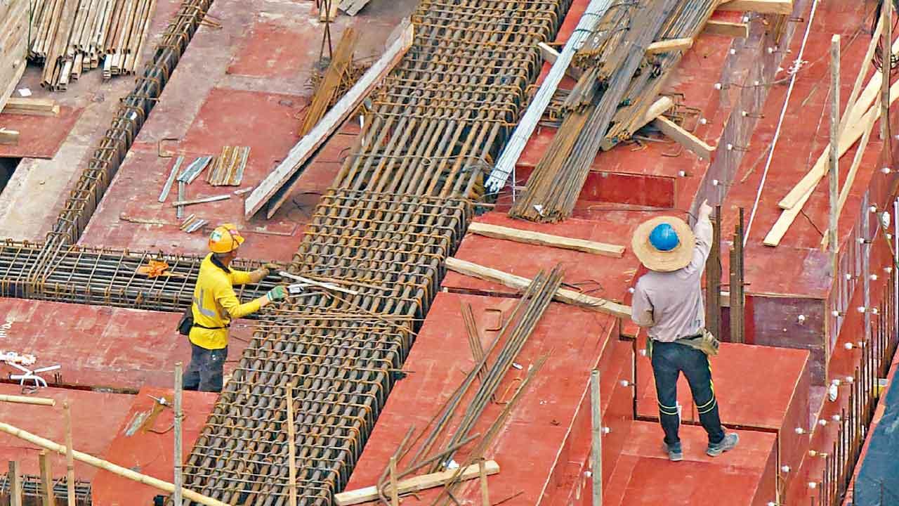 酷熱天氣 無發暑熱警告 有工友疑中暑死  勞工處︰警告屬全港性參考