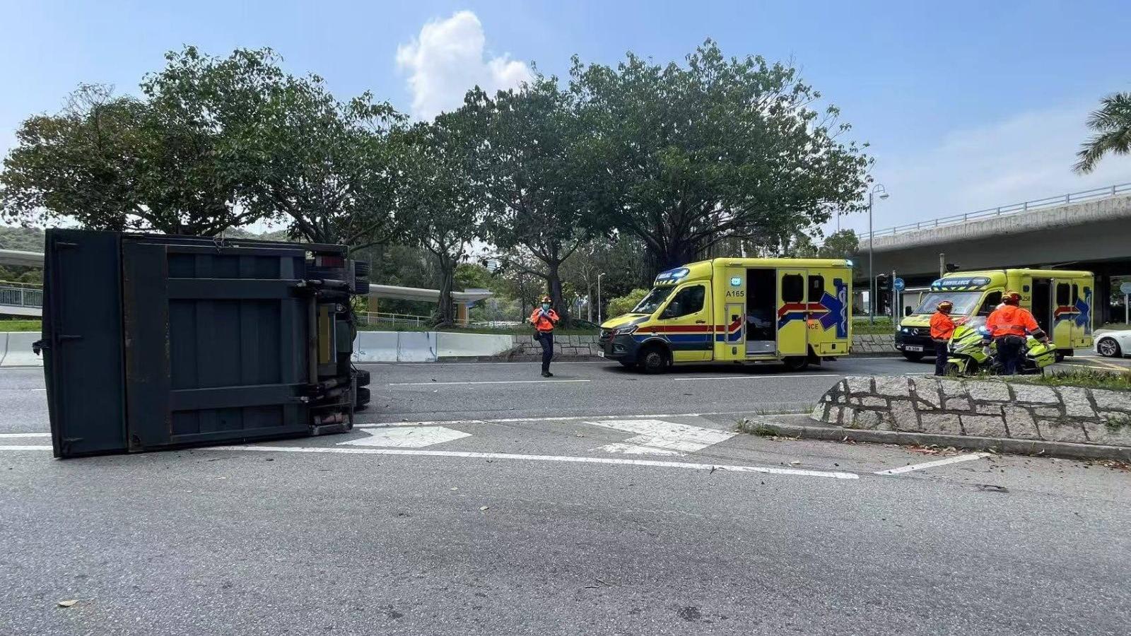 東涌發生交通意外。（fb「車cam L（香港群組）」圖片）