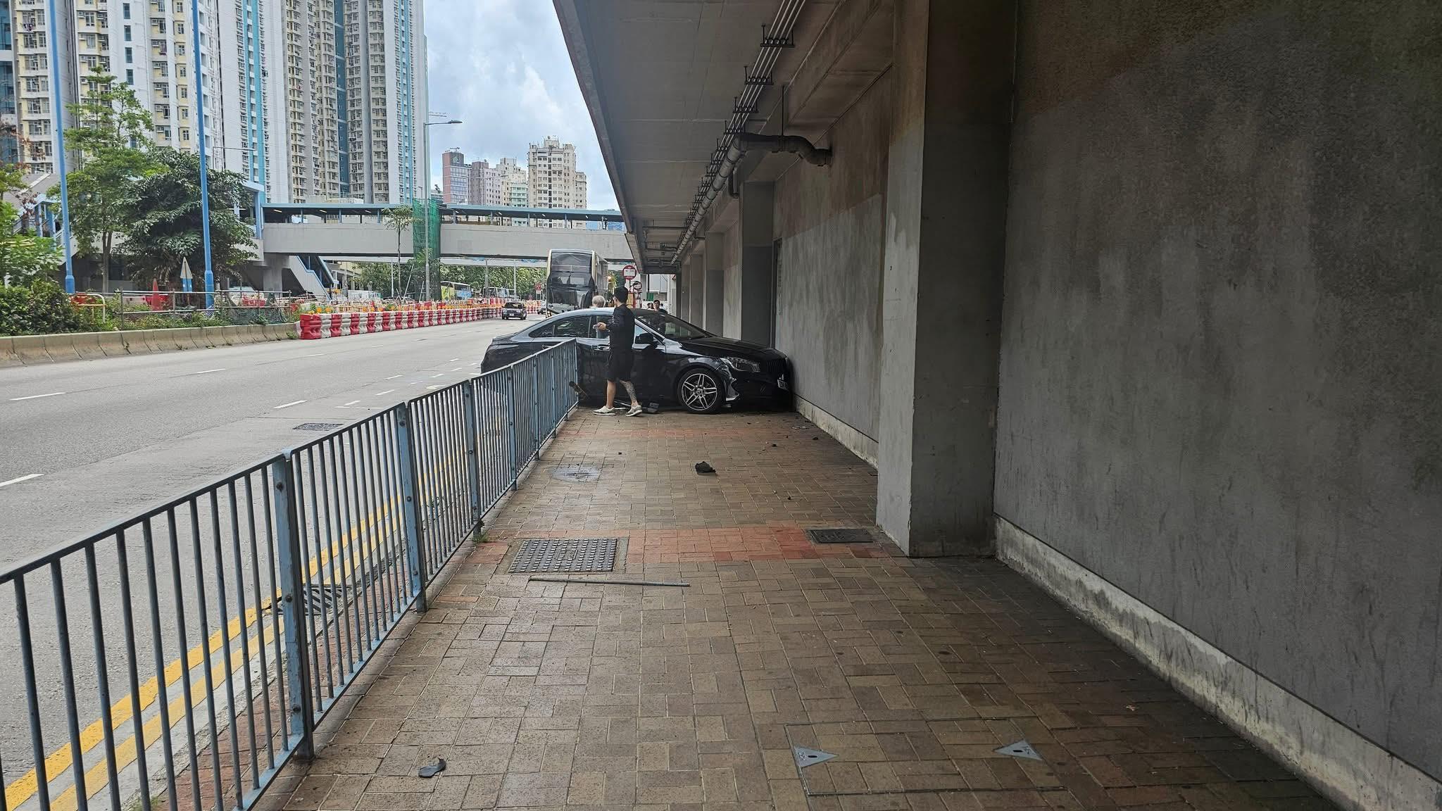 觀塘道發生車禍。（fb「車cam L（香港群組）」圖片）