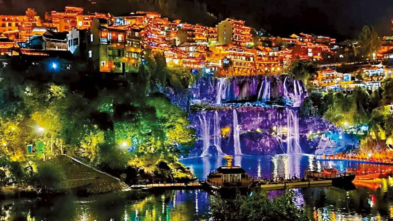 入住古城酒店賞世界自然遺產 深度遊歷張家界