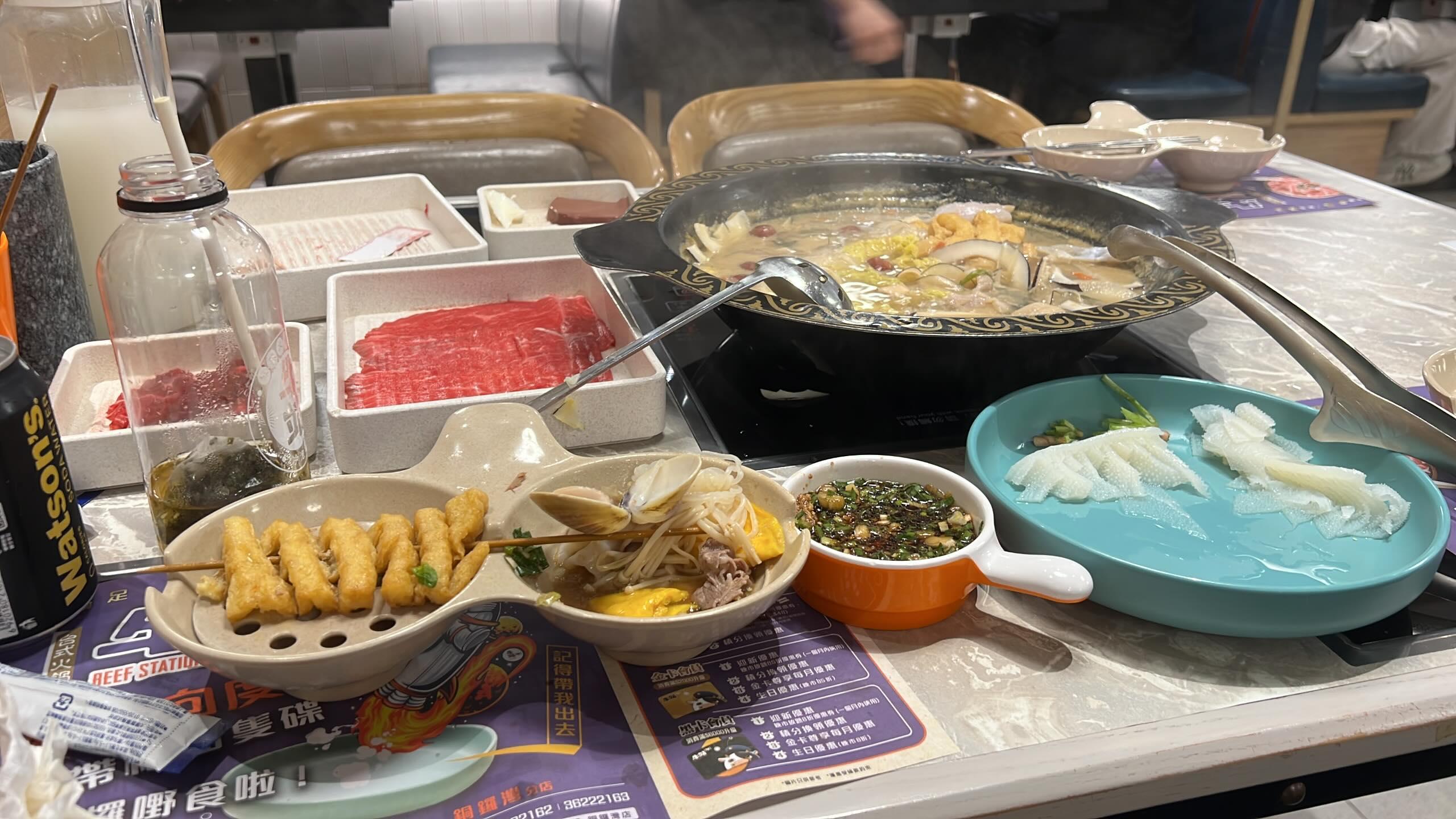 父母因將軍澳綫停駛失約，港女盛讚火鍋店經理扣回兩人價錢(Threads圖片)