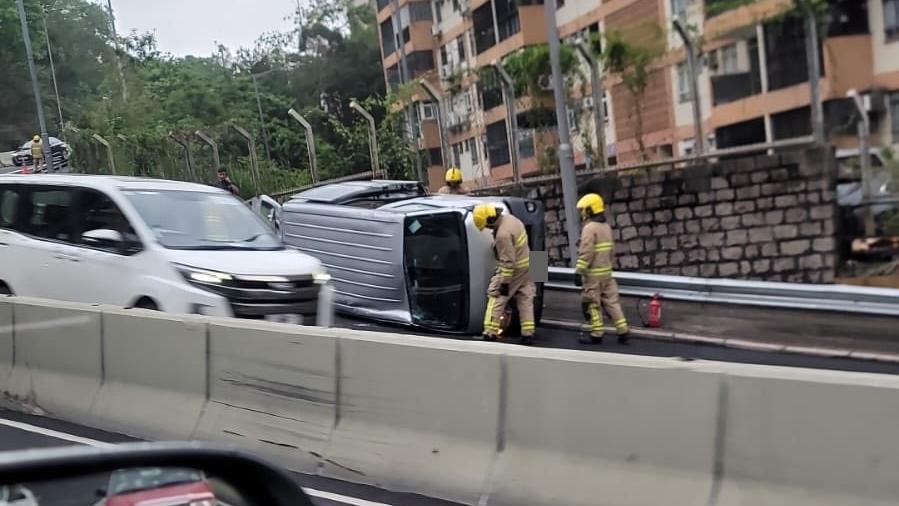 九龍塘窩打老道發生車禍。（fb「車cam L（香港群組）」圖片）