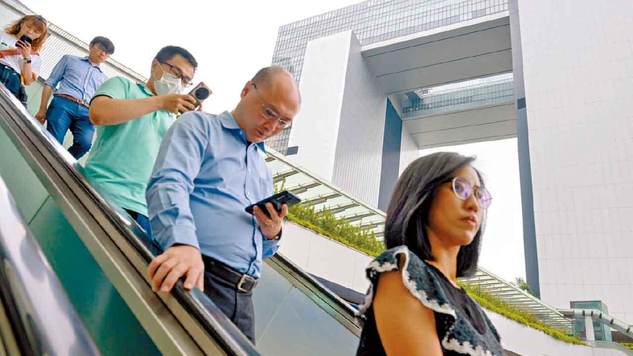 上月推出 1.2萬人合資格申請 政府育兒假難按小時計算