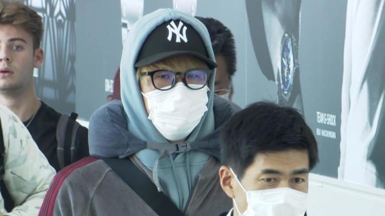 疑兇的白井秀征抵達羽田機場時被捕。(新聞截圖)