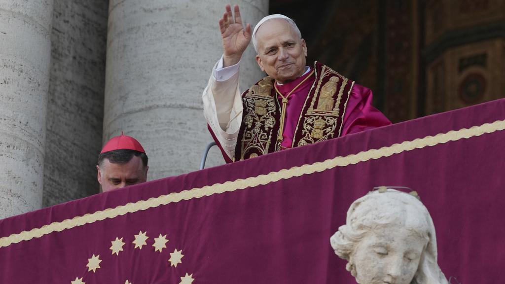 教宗良十四世周日在羅馬聖母大殿主持宗教儀式，並與信眾會面。(美聯社)