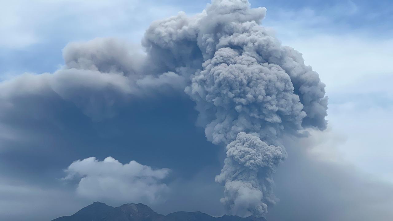 日本櫻島火山連續兩日爆發！3千米濃煙致超過30班航班取消
