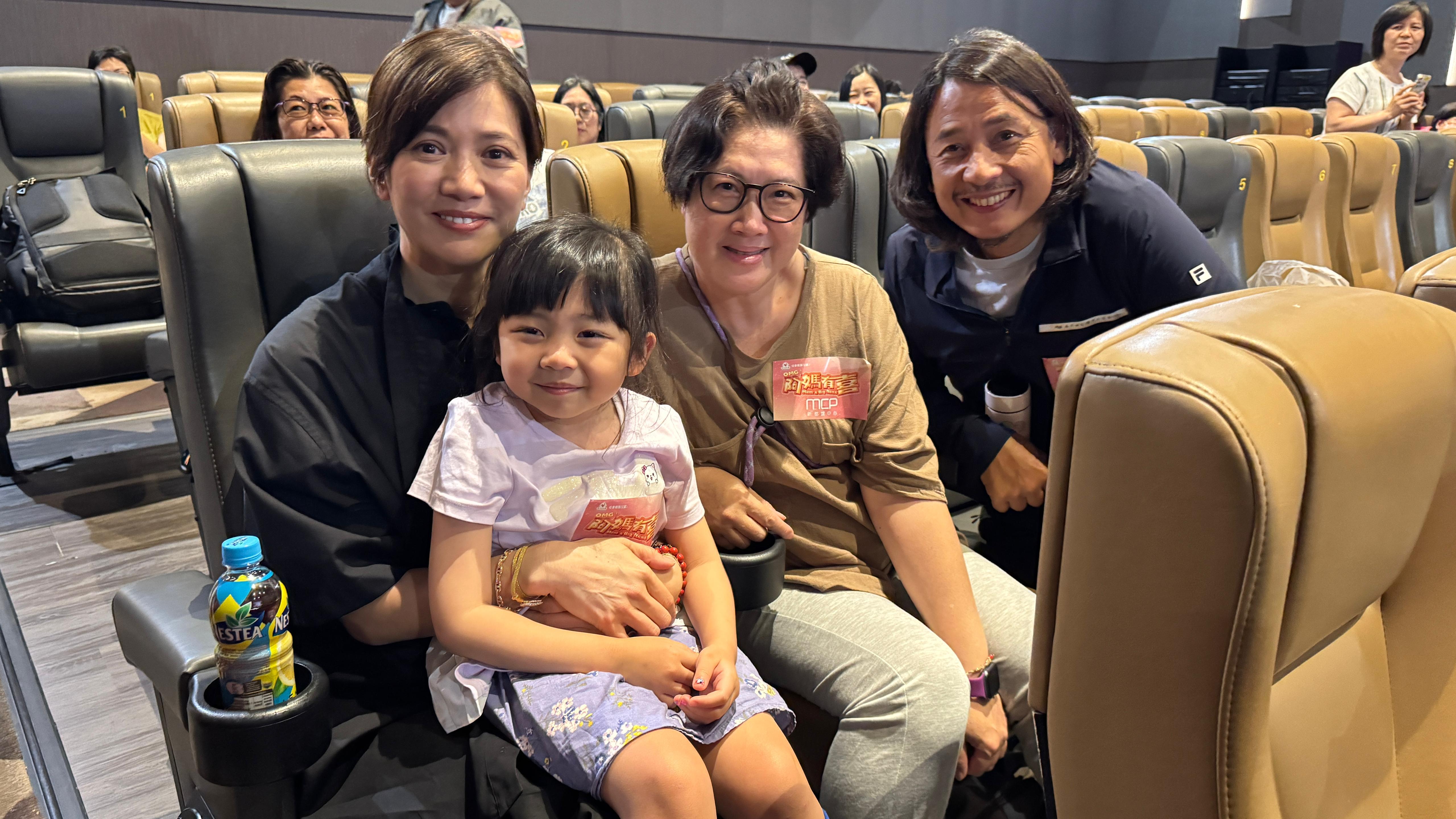 黃澤鋒夫婦成現實版《OMG！阿媽有喜》 袁詠儀恭喜陳麗麗58歲懷孕大讚勇敢