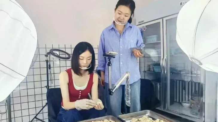 老闆娘直播「拔雞屁股毛」上萬人觀看 網民直言紓壓