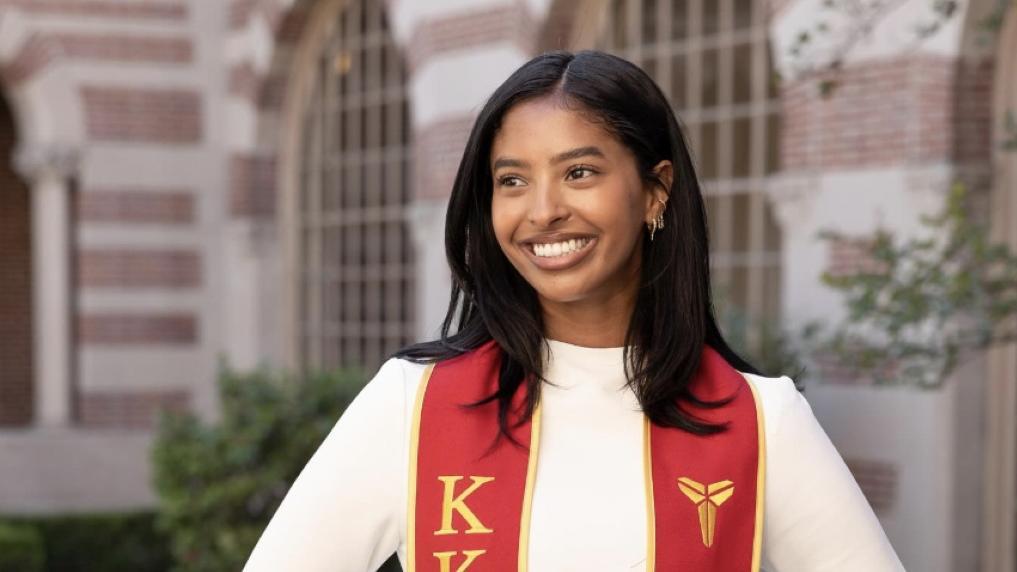 高比拜仁大女Natalia大學畢業　畢業袍繡上父親「劍鞘」標誌致敬