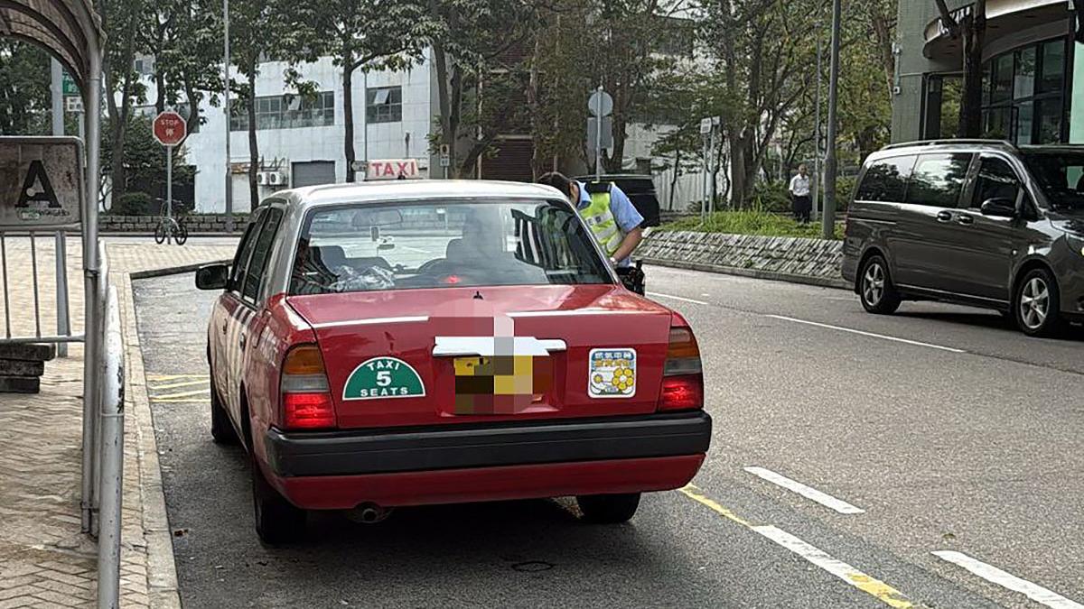 警方一連3日在東九龍打擊的士違法。(警方提供)