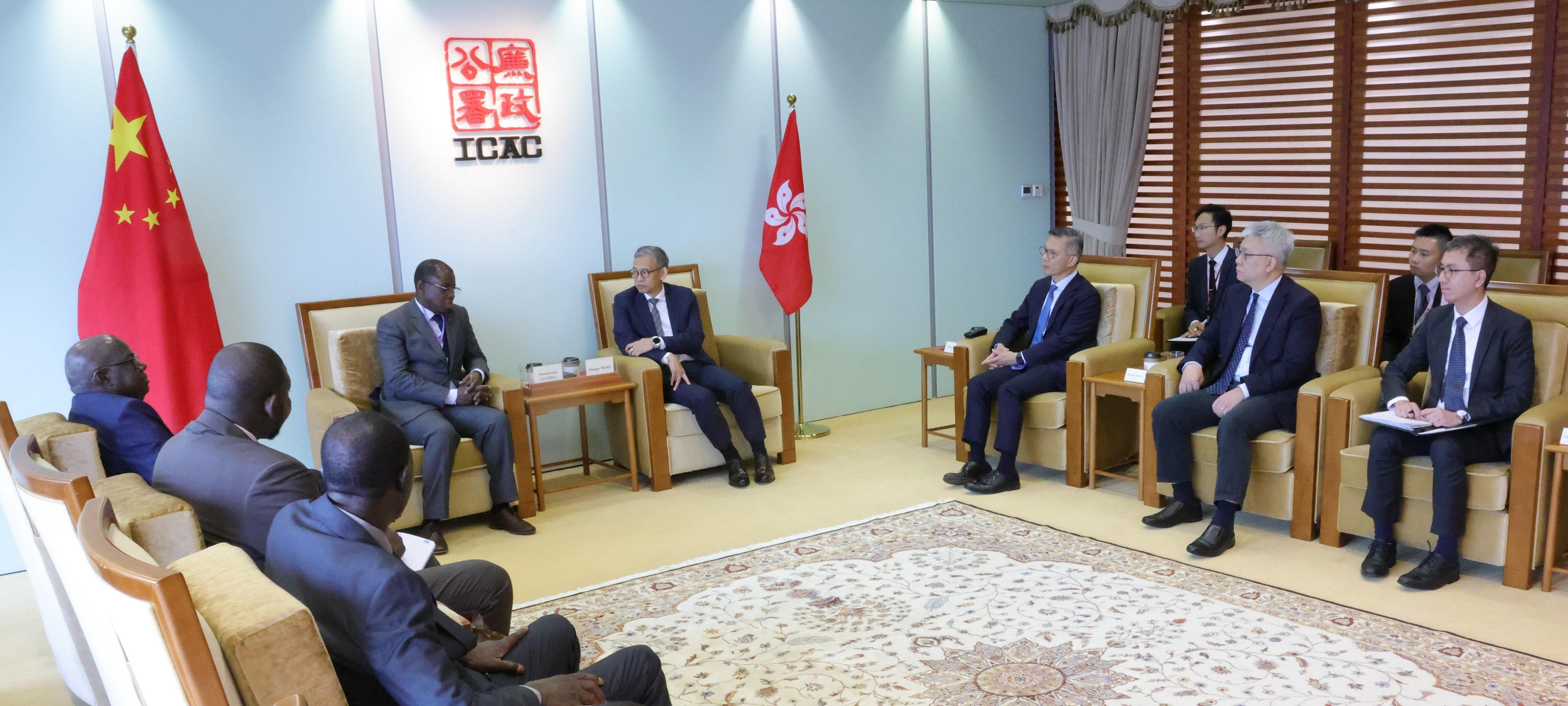 廉署與馬里打擊非法致富辦公室舉行雙邊會議，交流反貪工作。(​廉政公署圖片)